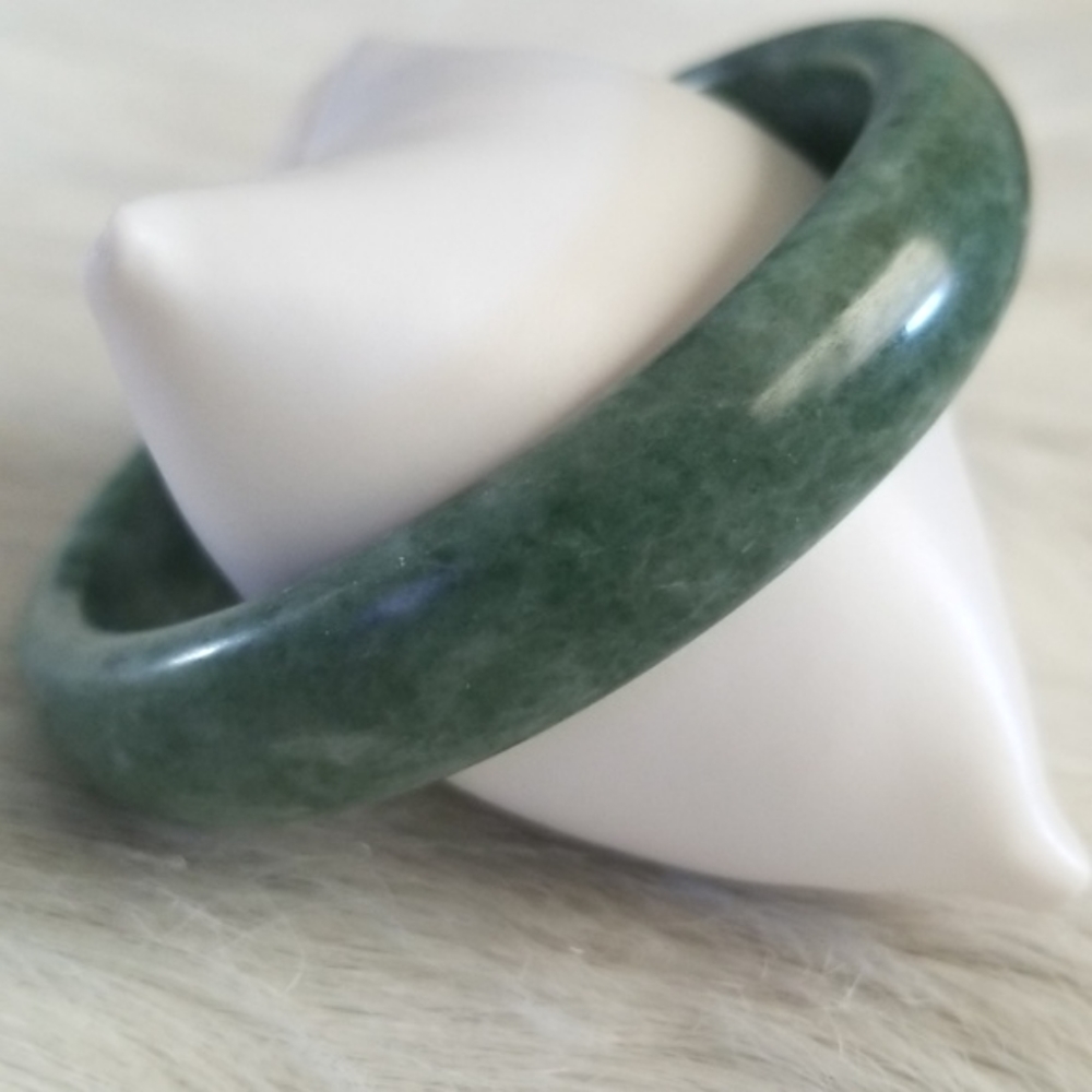 Natural Jade Bangle - Picture 7 of 9